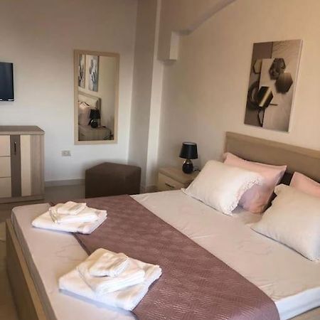 Cozy 1-Bedroom Flat, Beachside Durres Exterior photo